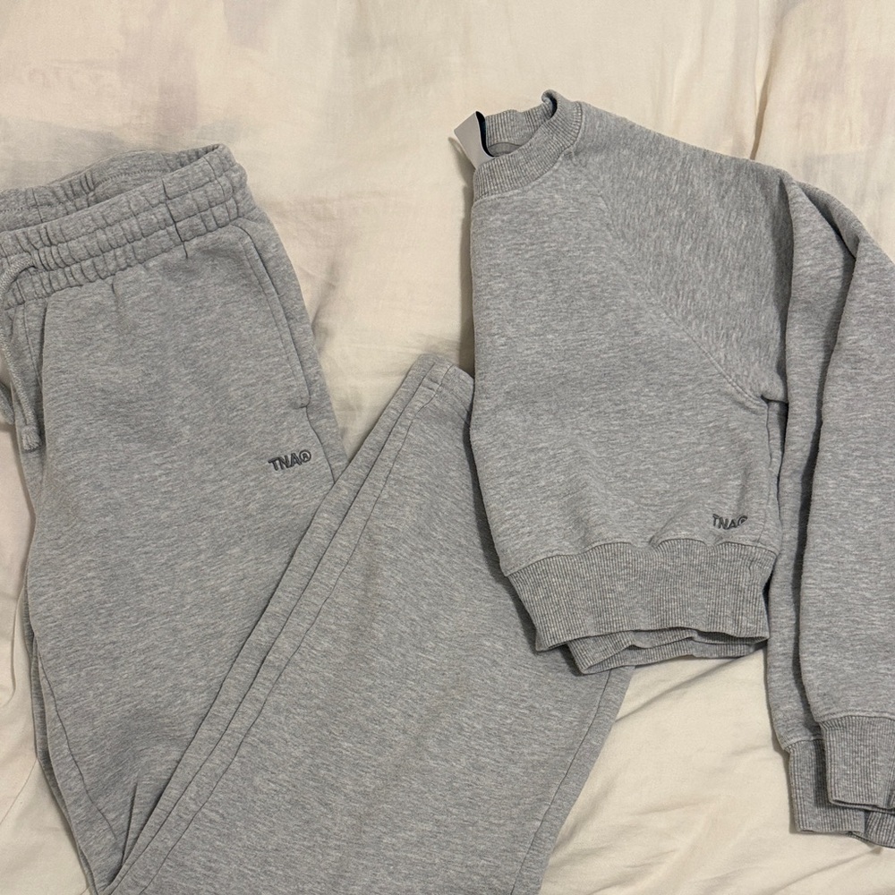 Aritzia TNA Heather Gray Sweatpants and Sweatshirt Set